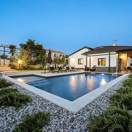 Holiday home Marelica Kastelir