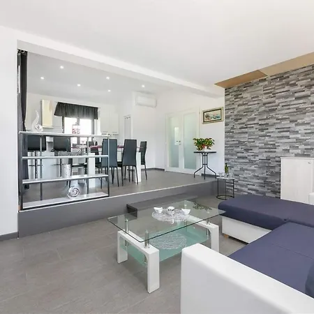 Ferienhaus Marelica Kaštelir