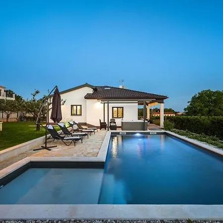Marelica Holiday home Kastelir